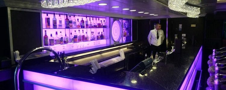 Bar on-board Oceania Marina