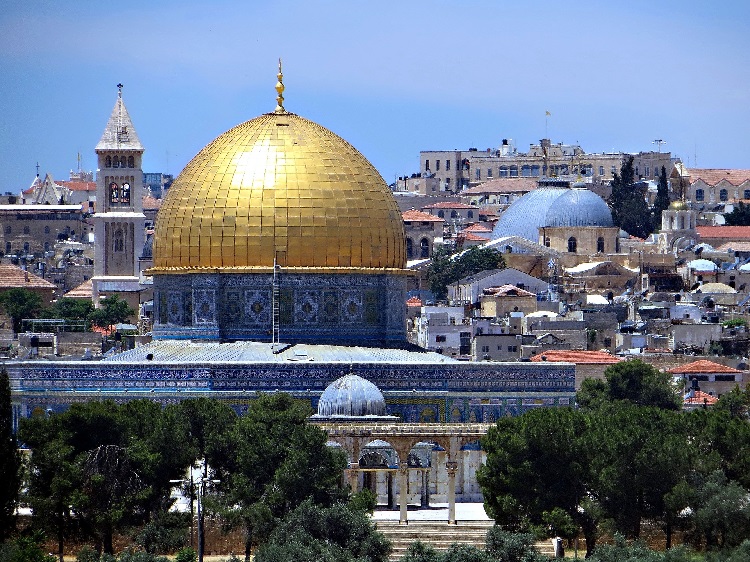Panoramic shot of Jerusalem with the Dome on the Rock in the foreground