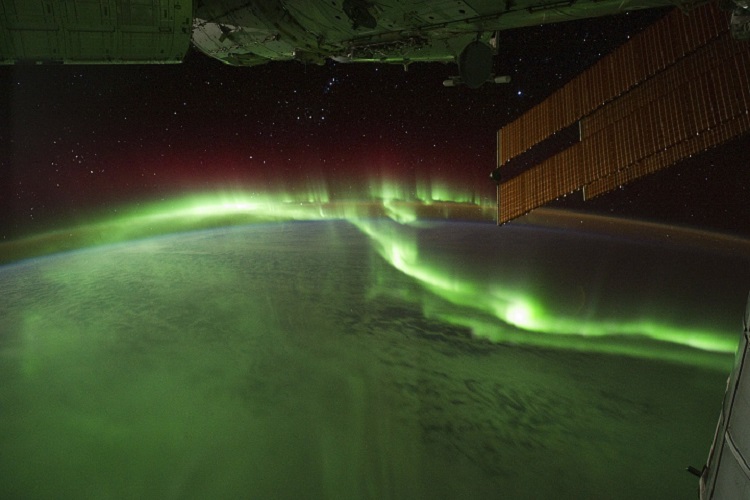 The Southern Lights dancing over our planet, photographed by the International Space Station
