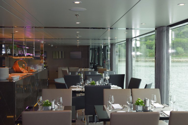 Crystal Dining