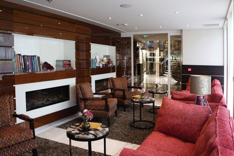 Main Lounge & Bar