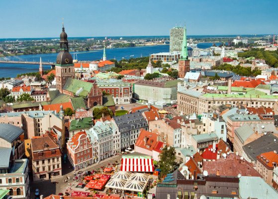 An Extended Journey from Fjordlands to Storied Cities