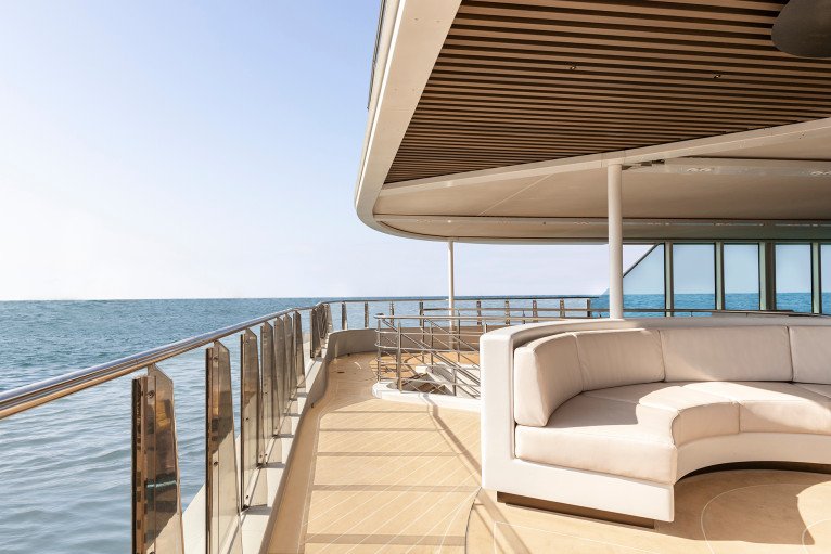 Explorer Lounge